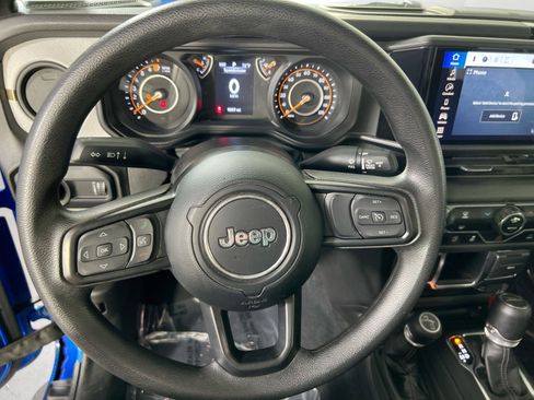 Used 2024 Jeep Gladiator Sport image 11