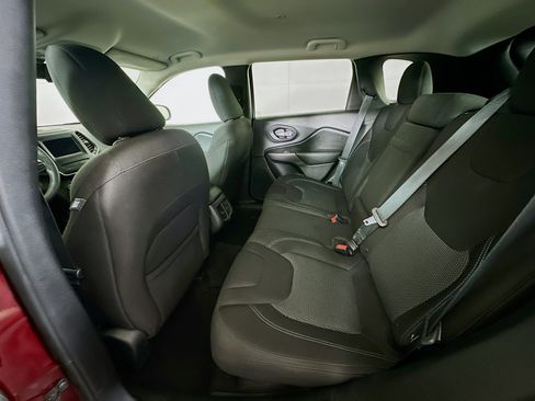 Used 2019 Jeep Cherokee Latitude w/ Popular Appearance Group image 26