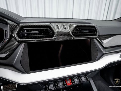 Used 2025 Lamborghini Urus SE image 27