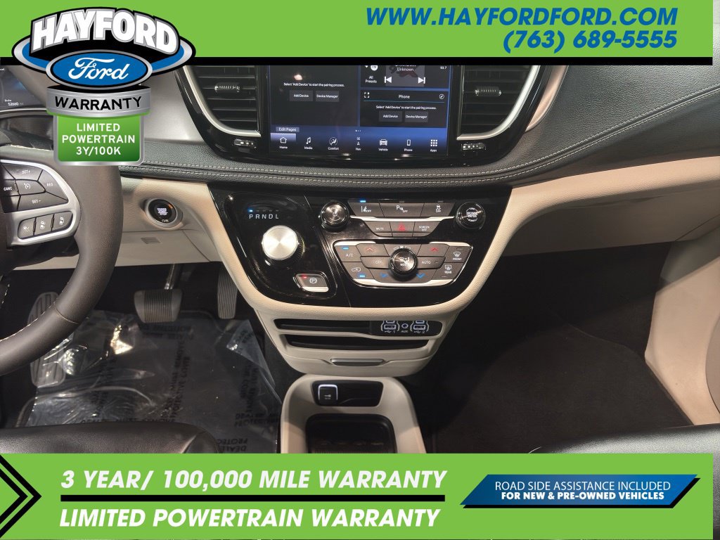 Used 2024 Chrysler Pacifica Limited FWD image 19