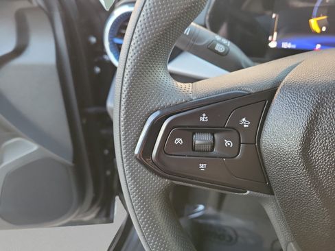 Used 2025 Chevrolet Trax LT FWD image 30