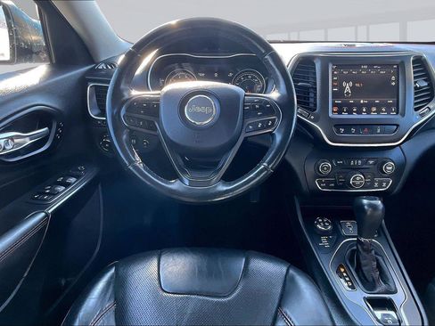 Used 2019 Jeep Cherokee Trailhawk image 6