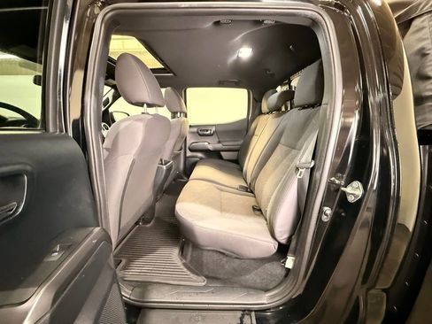 Used 2017 Toyota Tacoma TRD Off-Road image 16