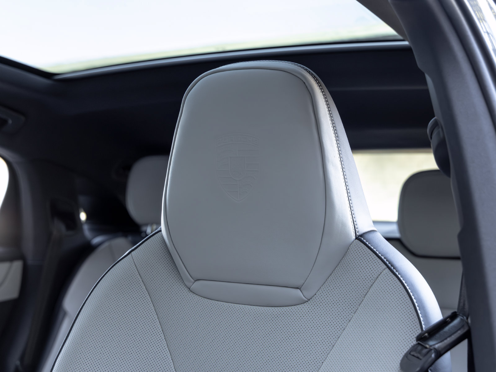 Certified 2024 Porsche Cayenne Coupe AWD/4WD image 24