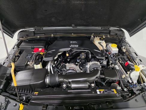 Used 2021 Jeep Wrangler Unlimited Sahara w/ Uconnect 4C Nav & Sound Group image 11