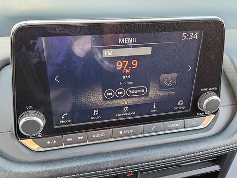 Used 2024 Nissan Rogue S image 19