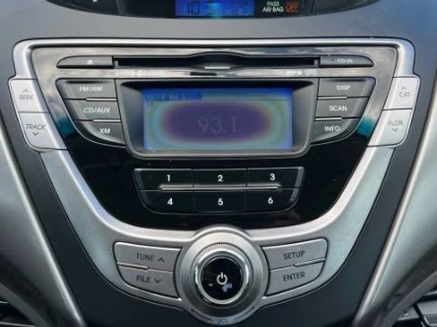 Used 2013 Hyundai Elantra image 32