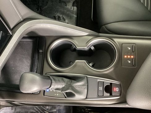 Used 2021 Toyota Camry SE w/ Cold Weather Package image 24