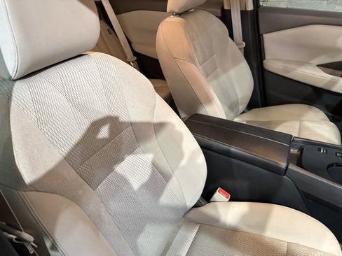 Certified 2025 Nissan Rogue SV image 31