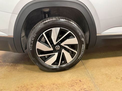 Used 2025 Volkswagen Atlas SEL AWD/4WD image 91