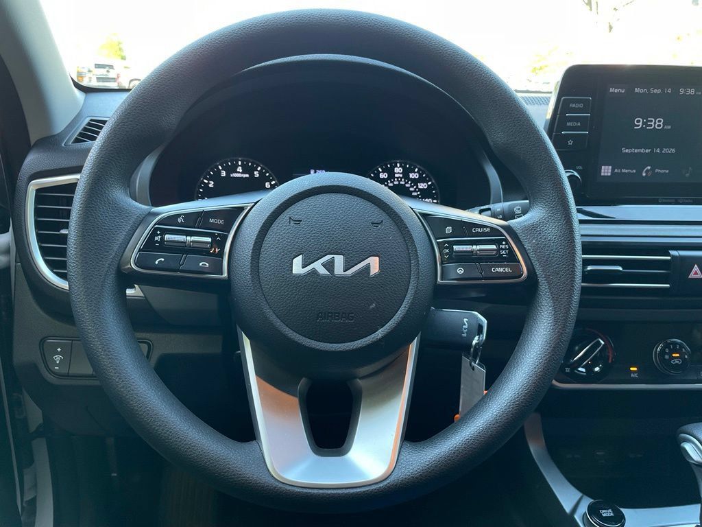 Used 2023 Kia Seltos LX AWD/4WD image 15