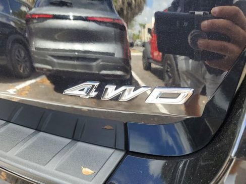 Used 2025 Ford Explorer ST-Line w/ ST-Line Street Pack image 6