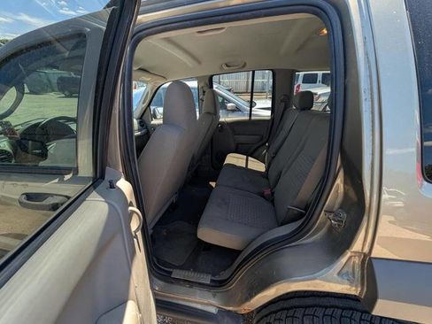 Used 2007 Jeep Liberty Sport AWD/4WD image 23