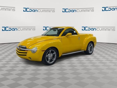 Used 2004 Chevrolet SSR w/ Preferred Equipment Group image 4