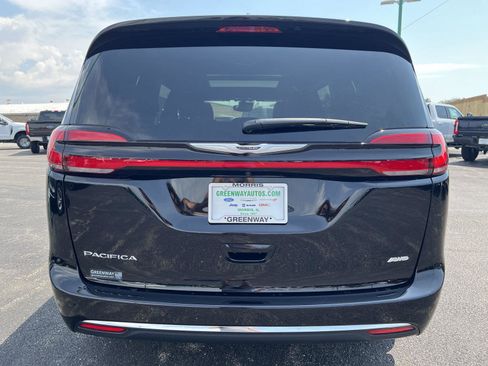 New 2025 Chrysler Pacifica Select w/ Uconnect Theater Family Group image 6