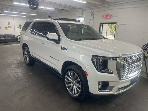 Used 2022 GMC Yukon Denali w/ Denali Ultimate Package AWD/4WD image 3