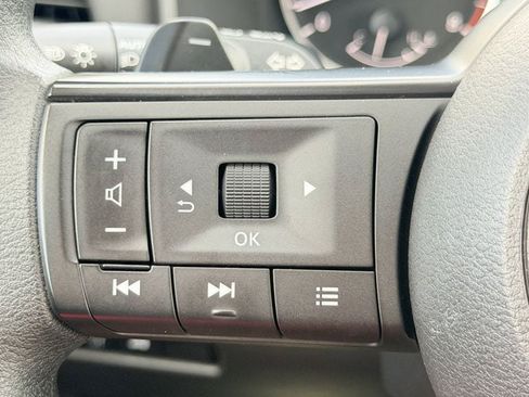 Used 2024 Nissan Rogue SV AWD/4WD image 21