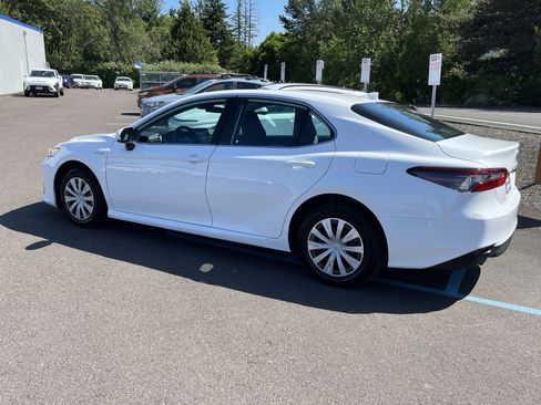 Used 2021 Toyota Camry LE FWD image 3