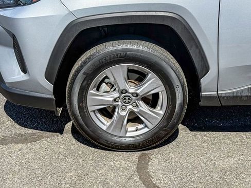 Used 2025 Toyota RAV4 XLE AWD/4WD image 12
