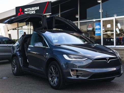 Used 2017 Tesla Model X 100D image 15