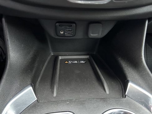 Used 2023 Chevrolet Traverse LT w/ LT Premium Package AWD/4WD image 33