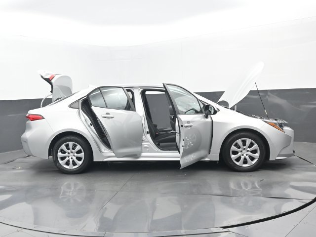 Used 2023 Toyota Corolla LE FWD image 32