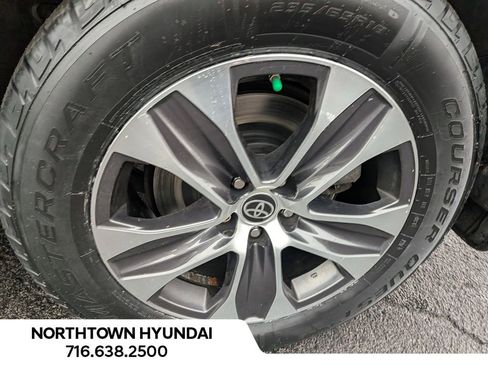 Used 2022 Toyota Highlander XLE image 48