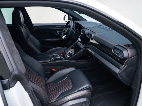 Used 2022 Lamborghini Urus image 28