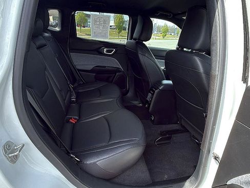 Used 2024 Jeep Compass Latitude AWD/4WD image 19
