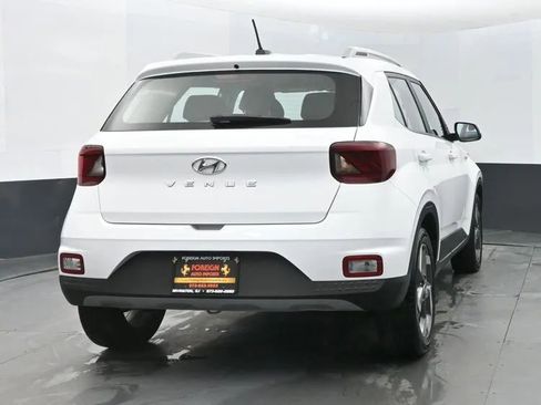 Used 2024 Hyundai Venue Limited image 8