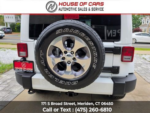 Used 2016 Jeep Wrangler Unlimited Sahara w/ Dual Top Group AWD/4WD image 15