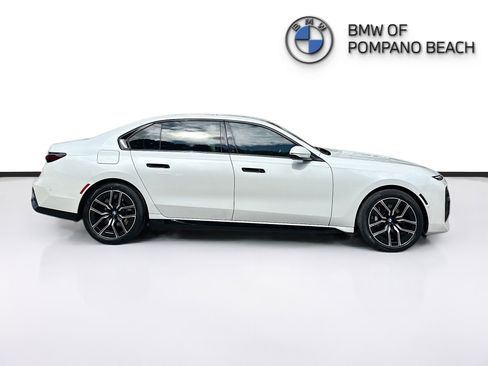 Used 2023 BMW 760i xDrive image 8