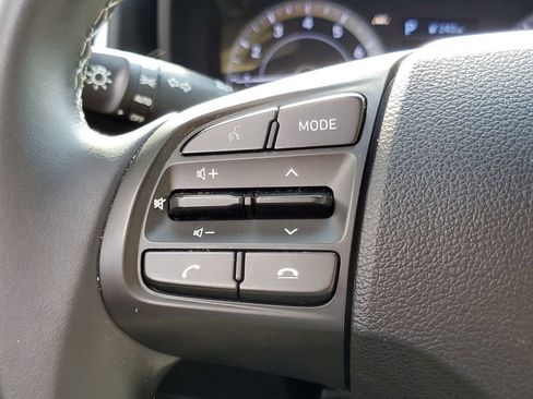 Used 2021 Hyundai Venue SEL FWD image 19