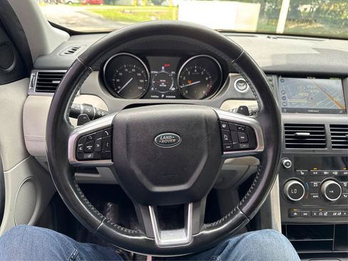 Used 2017 Land Rover Discovery Sport SE AWD/4WD image 17