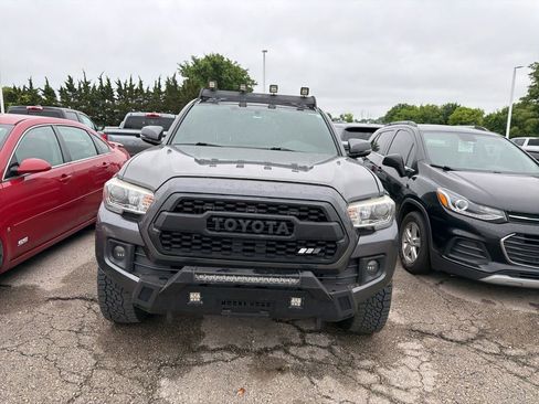 Used 2016 Toyota Tacoma TRD Off-Road w/ Towing Package AWD/4WD image 3