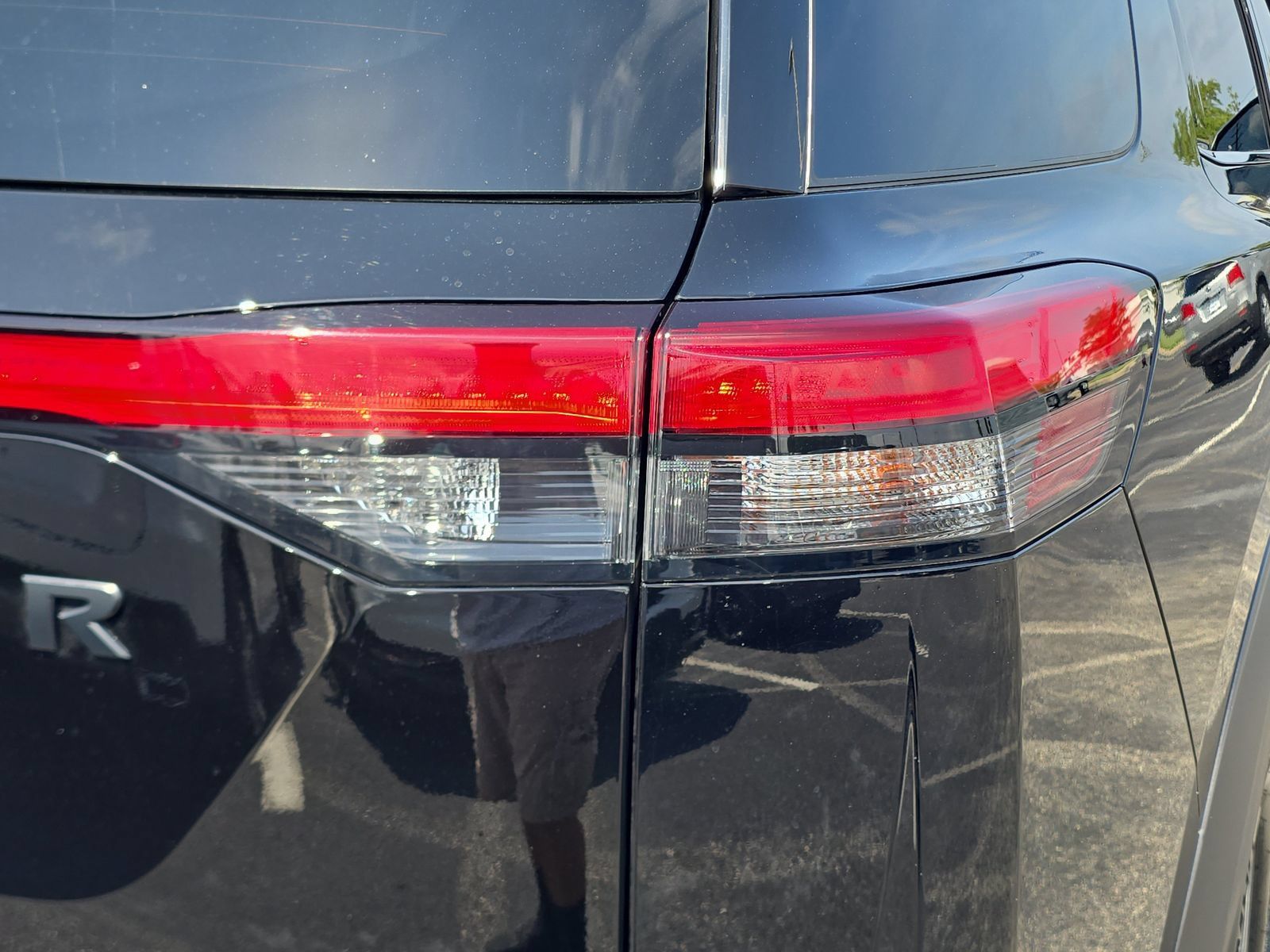 Used 2023 Nissan Pathfinder SL w/ Lighting Package (N92) FWD image 8