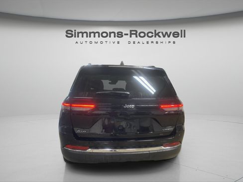 Used 2023 Jeep Grand Cherokee Laredo w/ Luxury Tech Group I AWD/4WD image 4