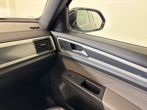 Used 2022 Volkswagen Atlas Cross Sport SEL Premium R-Line image 28
