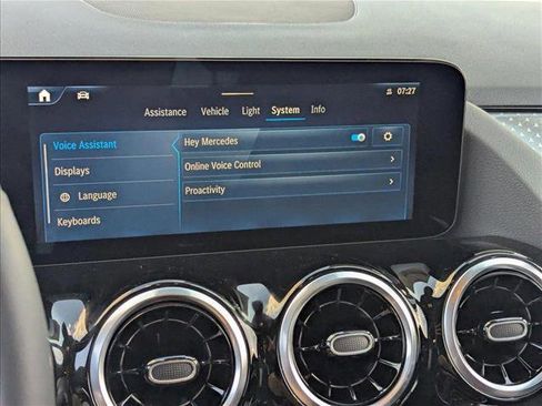 Used 2025 Mercedes-Benz GLA 250 image 11