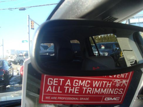 Used 2022 GMC Acadia AT4 w/ Technology Package image 13