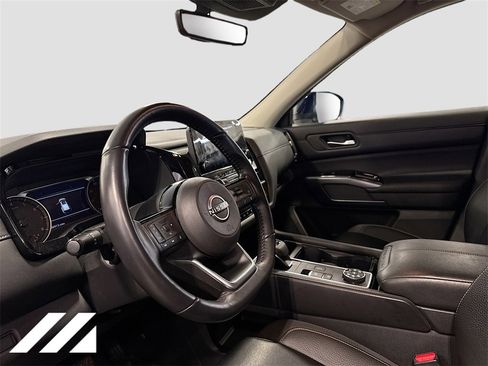 Used 2024 Nissan Pathfinder SL image 9