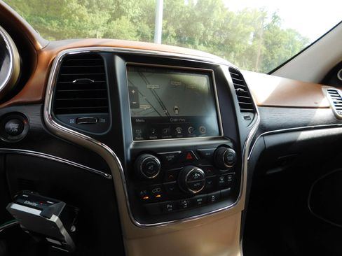 Used 2015 Jeep Grand Cherokee Summit w/ Platinum Series Group AWD/4WD image 21