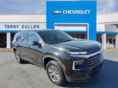 Used 2025 Chevrolet Traverse LT