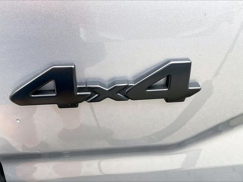 Used 2021 Toyota Tacoma SR5 w/ Technology Package AWD/4WD image 30