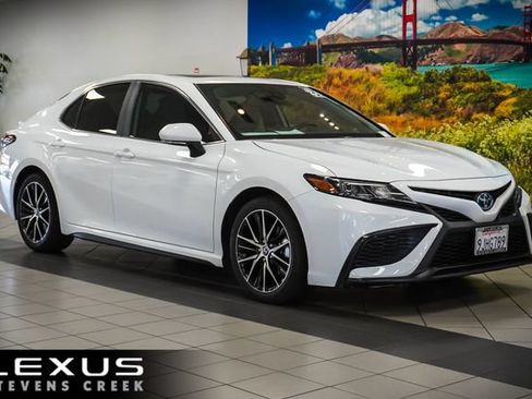 Used 2024 Toyota Camry SE w/ Audio Upgrade Package FWD image 1