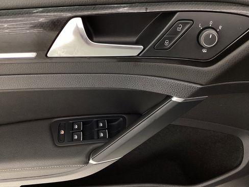 Used 2019 Volkswagen Golf R 4-Door AWD/4WD image 38