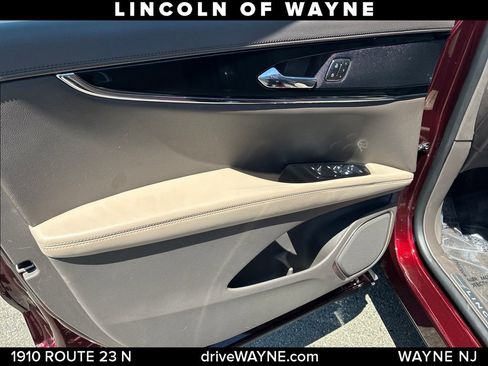 Used 2023 Lincoln Nautilus Reserve AWD/4WD image 13