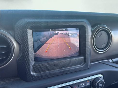 Used 2019 Jeep Wrangler Unlimited Sport S AWD/4WD image 17