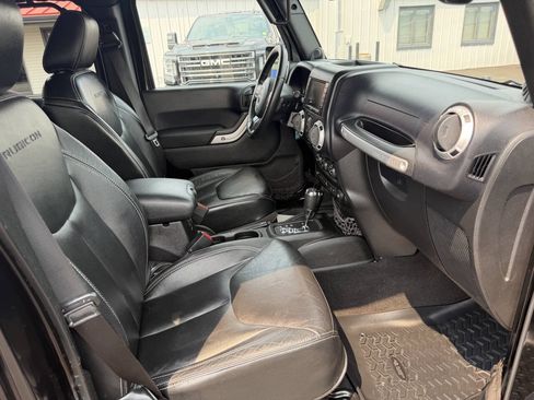 Used 2013 Jeep Wrangler Unlimited Rubicon w/ Dual Top Group AWD/4WD image 18