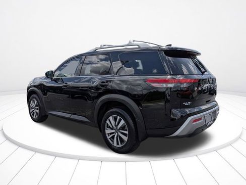 Used 2023 Nissan Pathfinder SL AWD/4WD image 5